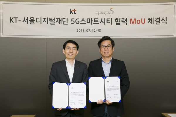 이용규 KT 5G사업본부 상무(왼쪽), 이치형 서울디지털재단 이사장(오른쪽)