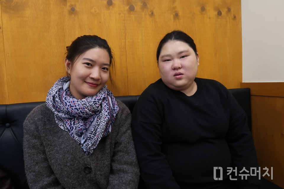 (왼쪽)한국자폐인사랑협회 성은서 장애인재활상담사, (오른쪽) 고문정 씨.