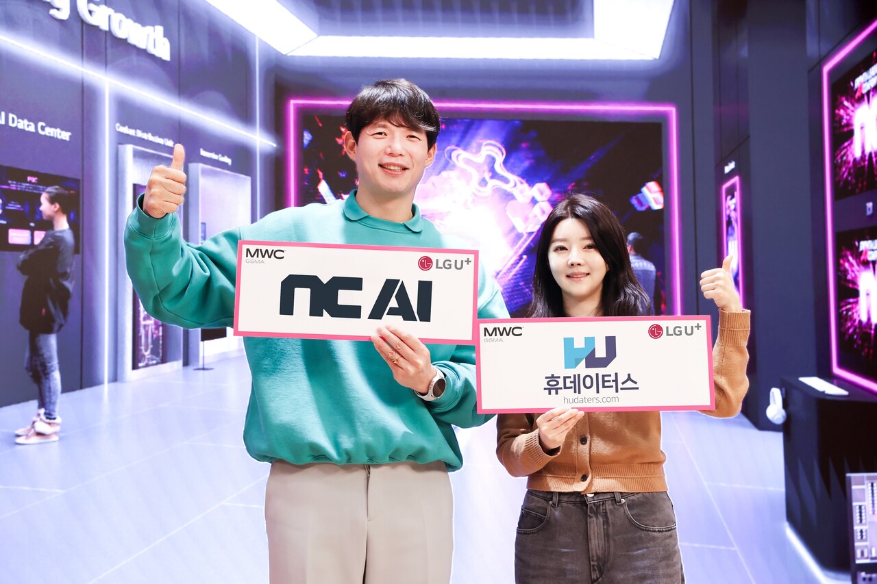 LG유플러스 직원이 NC AI, 휴데이터스와의 협업을 소개하는 모습 (출처=LG유플러스)
