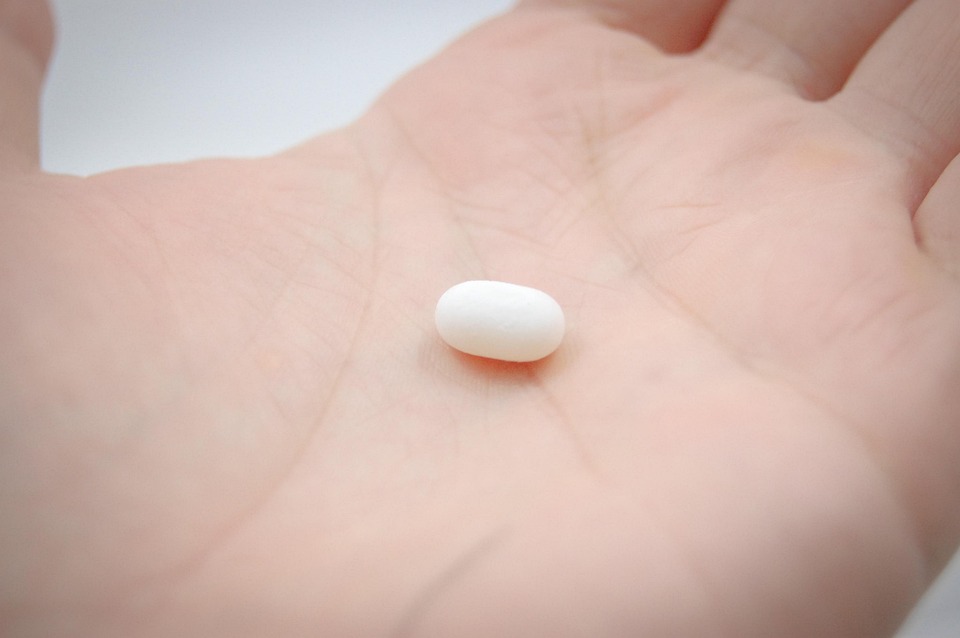 알약, 영양제, 손(출처=PIXABAY)