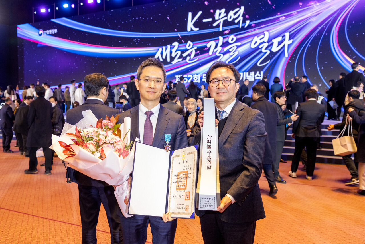 (왼쪽부터) 허은철 GC녹십자 대표, 이우진 GC녹십자 글로벌사업본부장 (출처=GC녹십자)