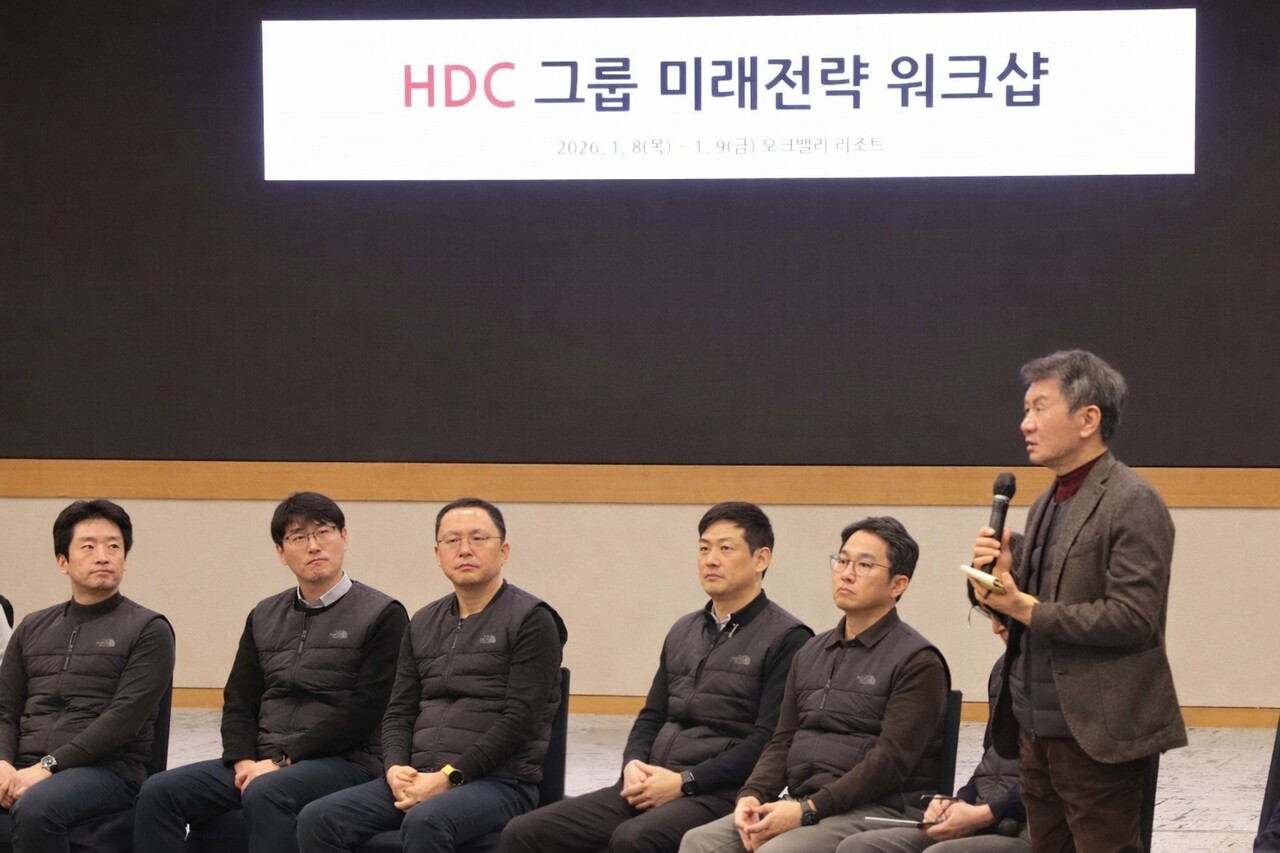 HDC그룹이 지난 8일부터 이틀간 강원도 원주시 오크밸리 리조트에서 2026년도 HDC그룹 미래전략 워크숍을 개최했다. (오른쪽 첫번째) 정몽규 HDC그룹 회장 (출처=HDC그룹)