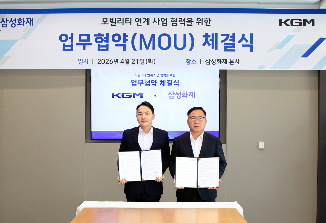 (왼쪽부터) 곽정현 KGM 사업전략부문 사장과 이상동 삼성화재 자동차보험부문 부사장