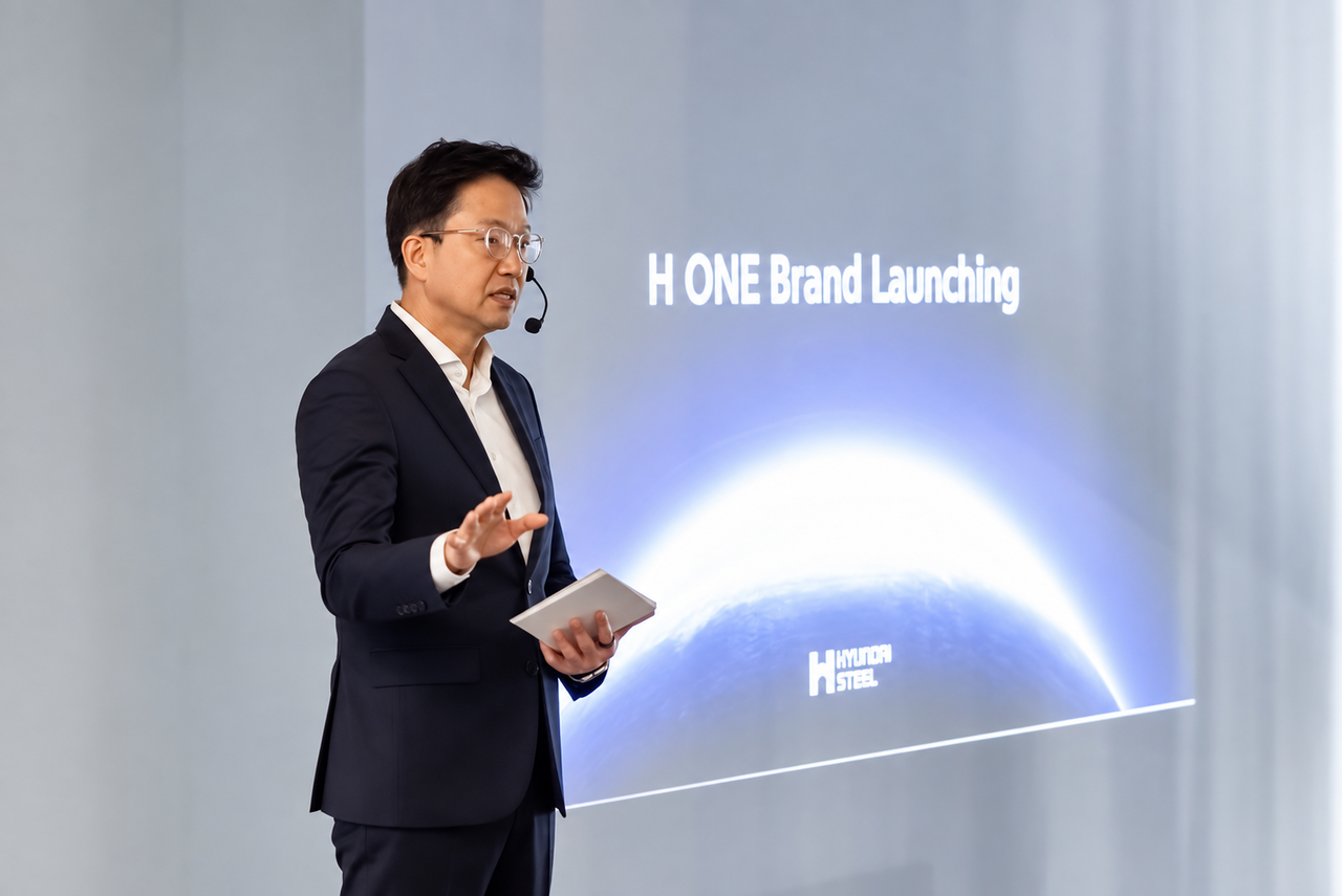 김성민 현대제철 영업본부장(전무)가 'H ONE' 론칭 행사에서 브랜드 출범 배경과 비전, 향후 사업 방향에 대해 설명하고 있다. (출처=현대제철)